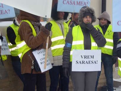 Păgubiţii Vectra au ajuns pe culmile disperării. Protest pe strada Cibinului Păgubiţii Vectra au ajuns pe culmile disperării. Protest pe strada Cibinului