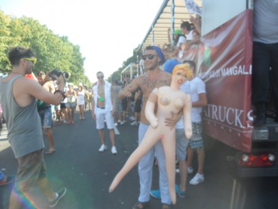 Zeci de mii de tineri au participat la Liberty Parade pe plaja dintre Venus şi Saturn Zeci de mii de tineri au participat la Liberty Parade pe plaja dintre Venus şi Saturn
