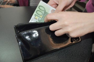 Noua bancnotă de 10 euro a intrat în circulaţie
