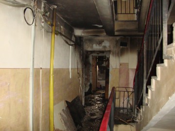 DEFLAGRAŢIE puternică la un bloc din Constanţa: 16 apartamente au fost afectate!