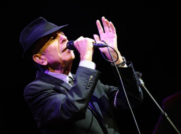 Leonard Cohen va serba împlinirea a 80 de ani fumând și lansând un nou disc