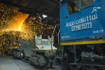 ArcelorMittal vizează creșterea producției cu 15% în 2015