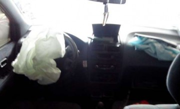 Un tânăr fără permis a furat un autoturism, l-a avariat şi apoi l-a abandonat