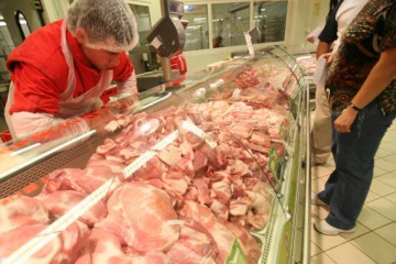 TVA ar trebui să scadă, în primul rând, la carne
