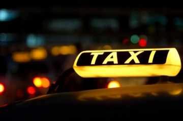Taximetrist din Constanţa, tâlhărit de clienţi: doi dintre ei sunt minori