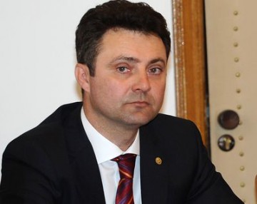 Fostul procuror general Tiberiu Niţu, URMĂRIT PENAL în dosarul coloanelor oficiale