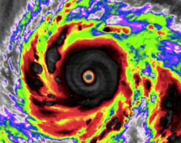 Super taifunul Vongfong, cea mai puternică furtună care loveşte Japonia în acest an, urmează să atingă luni zona de coastă a Insulei Kiushu