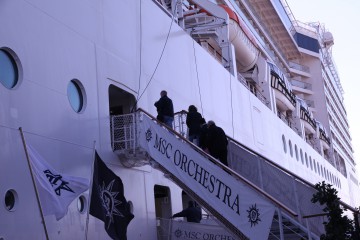 O navă de croazieră de mari dimensiuni a ancorat în Portul Constanţa