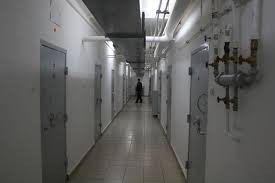 Posesor al unui mandat de executare a pedepsei cu închisoarea, depistat de poliţişti