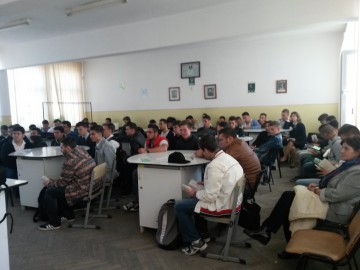 Centrul Militar Zonal şi-a prezentat oferta educaţională la Liceul de Electrotehnică şi Telecomunicaţii