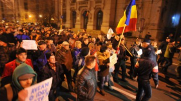 PROTESTE în toată ţara