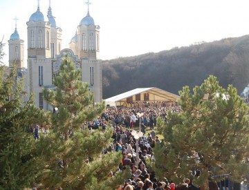 Hramul Mănăstirii Peştera: creştinii ortodocşi îl cinstesc pe Sfântul Apostol Andrei