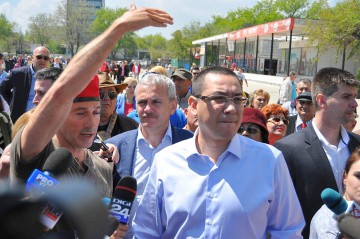 Ponta le-a spus miniştrilor să stea „liniştiţi” la remaniere
