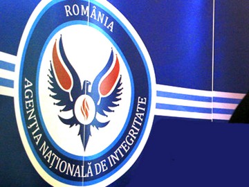 „Replica” a avut dreptate: viceprimarul care era şi paznic la Poarta Albă a fost incompatibil