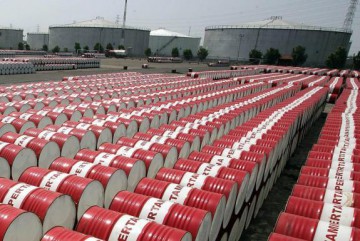 Preţul petrolului se menţine la peste 60 dolari/baril, în contextul scăderii producţiei din Libia