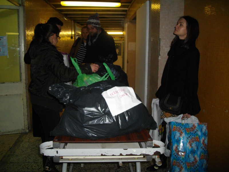 Arhiepiscopia Tomisului a împărțit daruri copiilor abandonaţi în Spitalul Judeţean Constanţa Arhiepiscopia Tomisului a împărțit daruri copiilor abandonaţi în Spitalul Judeţean Constanţa