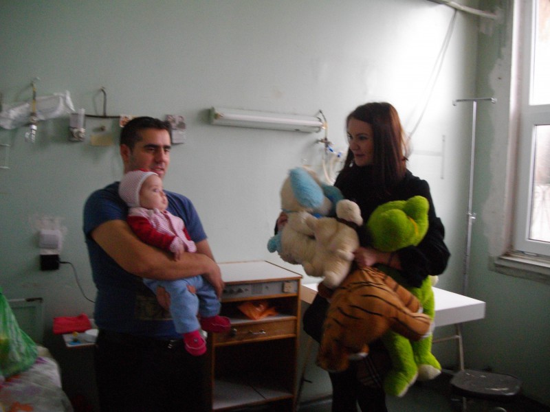 Arhiepiscopia Tomisului a împărțit daruri copiilor abandonaţi în Spitalul Judeţean Constanţa Arhiepiscopia Tomisului a împărțit daruri copiilor abandonaţi în Spitalul Judeţean Constanţa