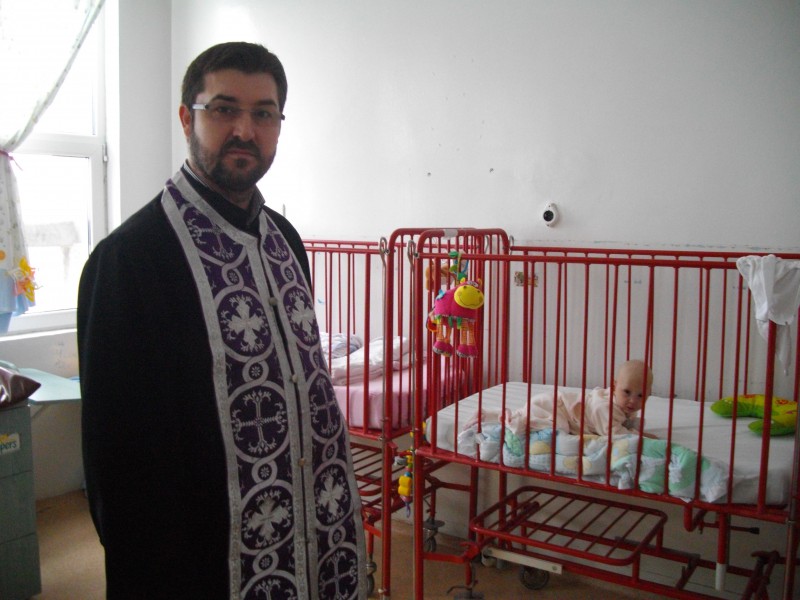 Arhiepiscopia Tomisului a împărțit daruri copiilor abandonaţi în Spitalul Judeţean Constanţa Arhiepiscopia Tomisului a împărțit daruri copiilor abandonaţi în Spitalul Judeţean Constanţa