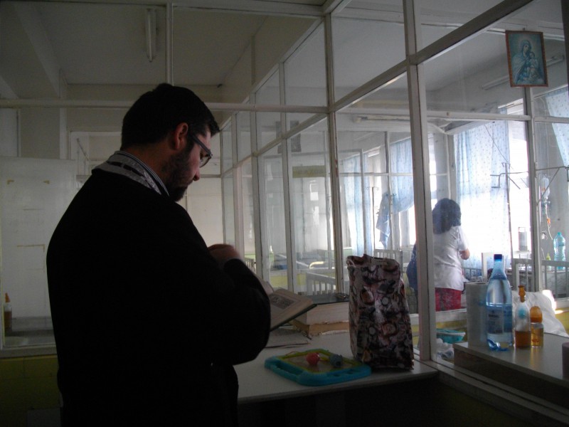 Arhiepiscopia Tomisului a împărțit daruri copiilor abandonaţi în Spitalul Judeţean Constanţa Arhiepiscopia Tomisului a împărțit daruri copiilor abandonaţi în Spitalul Judeţean Constanţa