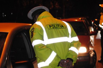 Prins la volan cu permisul suspendat