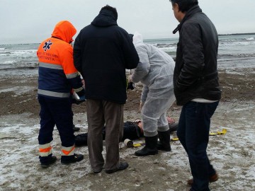 Descoperire macabră în staţiunea Mamaia: Cadavrul unui tânăr, găsit în mare!