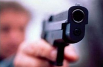 Hoţii prinşi cu focuri de armă nu părăsesc arestul