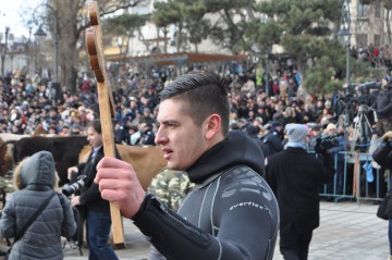 Boboteaza la Constanţa: doi creştini şi un musulman s-au aruncat în mare după cruci