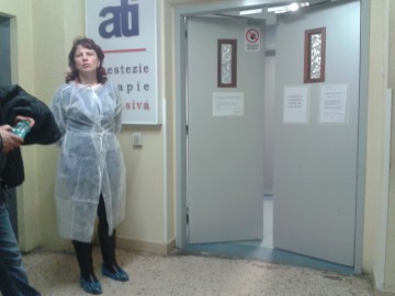 SCANDAL şi înjunghieri la Constanţa: doi indivizi au ajuns la spital în stare gravă, sub paza jandarmilor