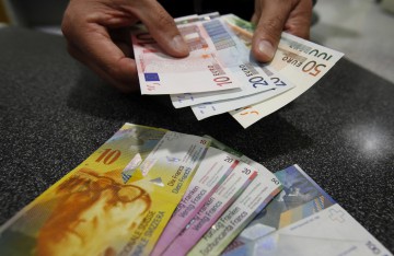 Francul elveţian a scăzut pentru a cincea zi consecutiv