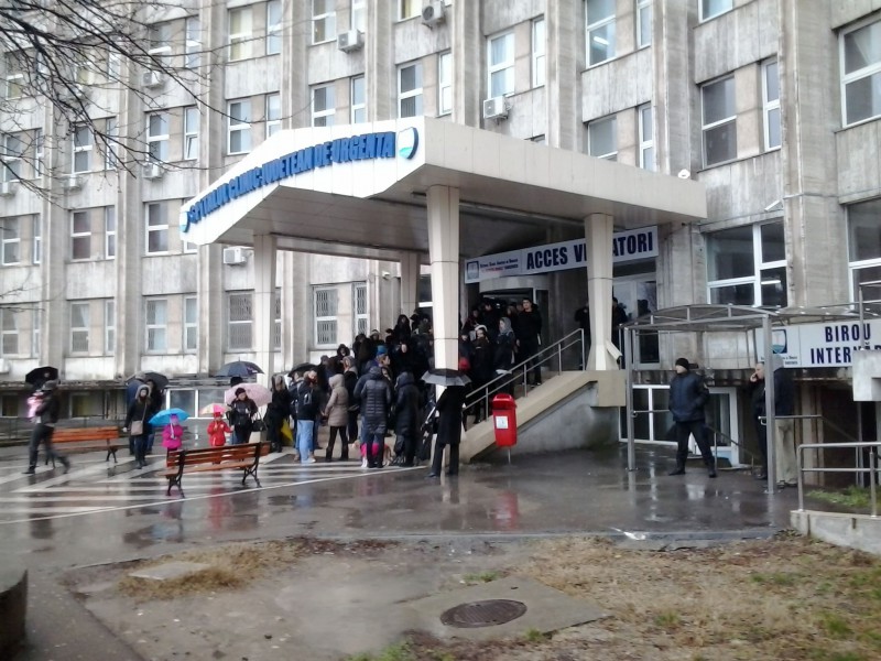 Protest la Spitalul Judeţean Constanţa Protest la Spitalul Judeţean Constanţa