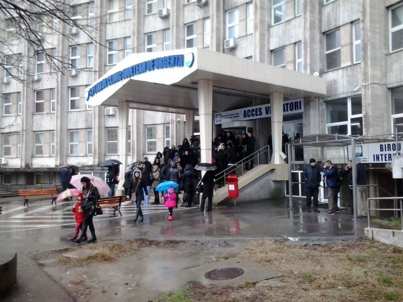 Protest la Spitalul Judeţean Constanţa Protest la Spitalul Judeţean Constanţa
