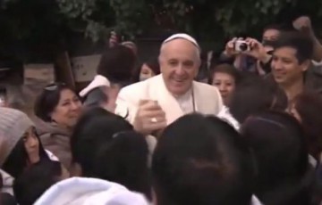 Papa Francisc, vizită surpriză într-o tabără de nomazi