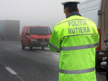 Peste 300 de şoferi, amendaţi de poliţiştii rutieri