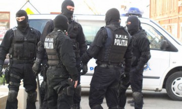 Evaziune cu fructe şi legume prin firme fantomă: percheziţii la malul mării
