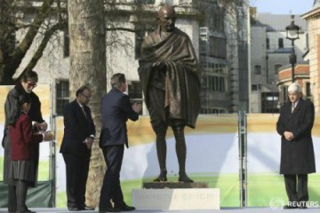 O statuie a lui Mahatma Ghandi a fost inaugurată la Londra, în Piața Parlamentului