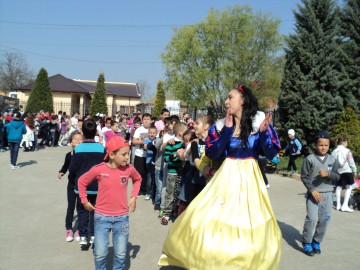 Școala Gimnazială din Valu lui Traian, în zi de sărbătoare