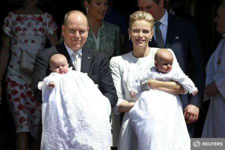 Copiii gemeni ai cuplului regal din Monaco au fost botezați Copiii gemeni ai cuplului regal din Monaco au fost botezați
