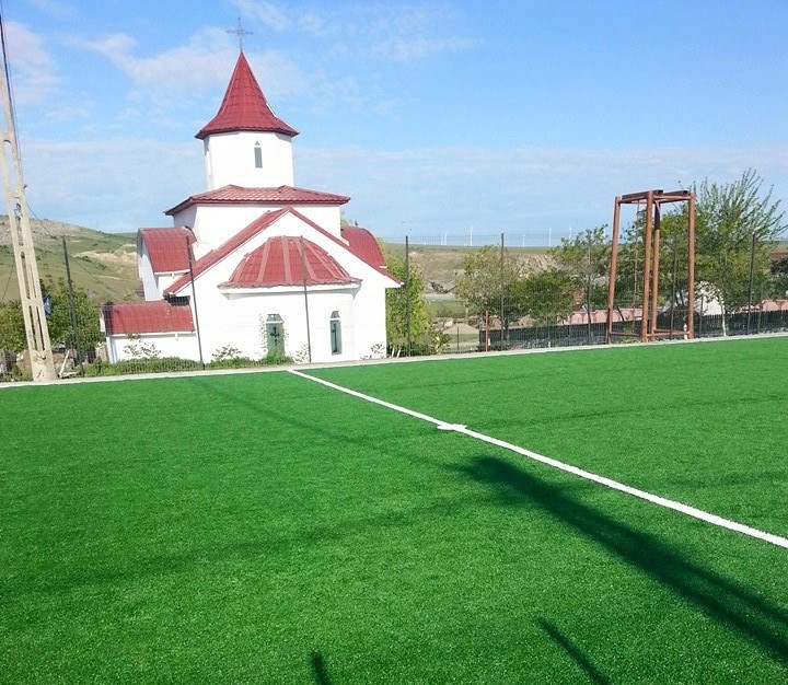 Copiii din satul Cheia au teren de sport modern Copiii din satul Cheia au teren de sport modern