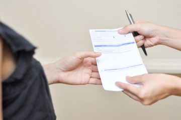 Primul partid care oferă consiliere clienţilor bancari, pentru „sprijin în lupta inegală”