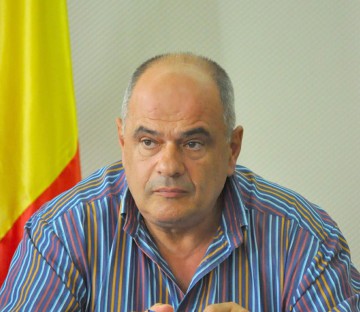 Acuzat de conflict de interese, Darie face un pas înapoi în faţa lui Gâmbuţeanu