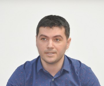 Scupra reacţionează la acuzaţiile că a dat afară o directoare ca să angajeze o prietenă a soţiei