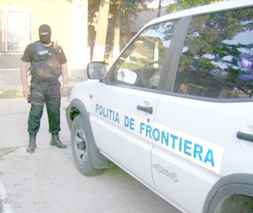 Afgani ascunşi printre cartofi, descoperiţi la frontieră