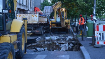 Un POD important din Capitală s-a SURPAT