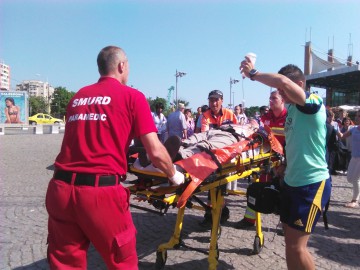 Trei ambulanţe au intervenit în zona City Park: un vârstnic a făcut stop cardio-respirator pe stradă!