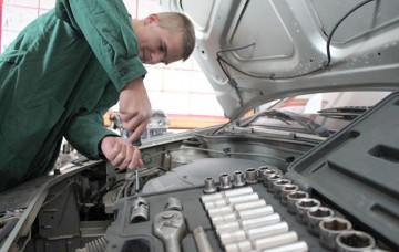 Mecanicii auto au cele mai multe locuri disponibile în învățământul profesional