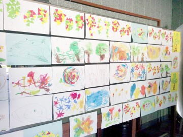 Expoziţie de picturi ale micilor artişti, la Acvariul din Constanţa