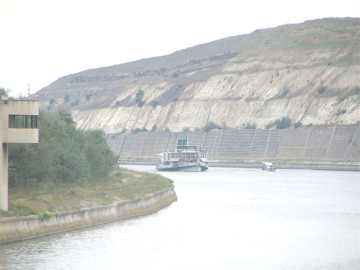 ACN a depoluat un braț al Canalului Dunăre-Marea Neagră. Georgescu: „E mână criminală, canalul e folosit ca groapă de gunoi”
