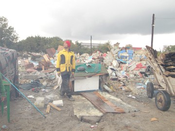 Soarta ţiganilor evacuaţi face valuri în străinătate: Primăria Eforie, bombardată cu sute de mesaje!