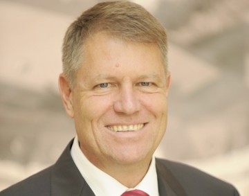 Iohannis a promulgat legea prin care sunt dublate alocaţiile