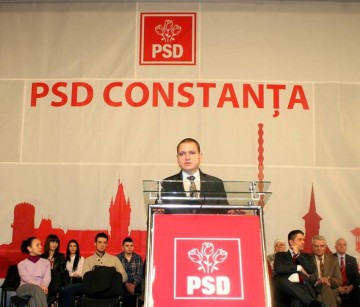 Miting al clienţilor bancari cu credite în franci elveţieni. Dobre: „Aştept raportul comisiei juridice”